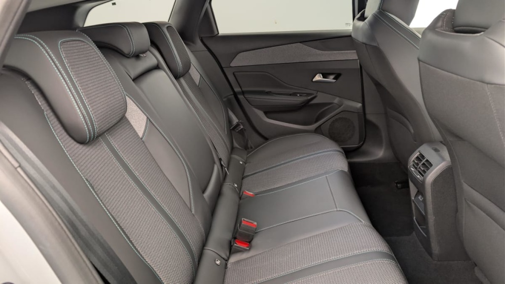 PEUGEOT 308 SW Hybrid 145 e-DCS6 Allure - ref: 1-371944 - Photo 10