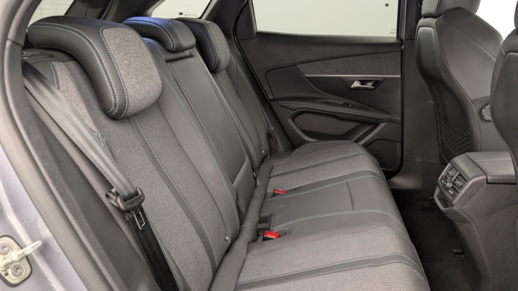 PEUGEOT 3008 Hybrid 225 e-EAT8 Allure Pack - ref: 1-371963 - Photo 10