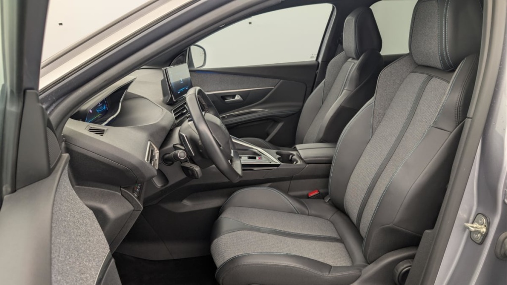 PEUGEOT 3008 Hybrid 225 e-EAT8 Allure Pack - ref: 1-371963 - Photo 16