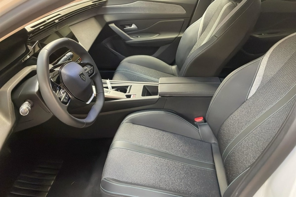 PEUGEOT 308 Hybrid 145 e-DCS6 Allure - ref: 1-372048 - Photo 9