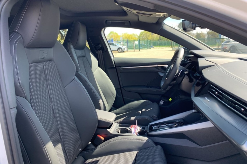 AUDI A3 Sportback 45 TFSI E HYBRIDE RECHARGEABLE 272 S TRONIC 6 S LINE - ref: 1-372759 - Photo 9