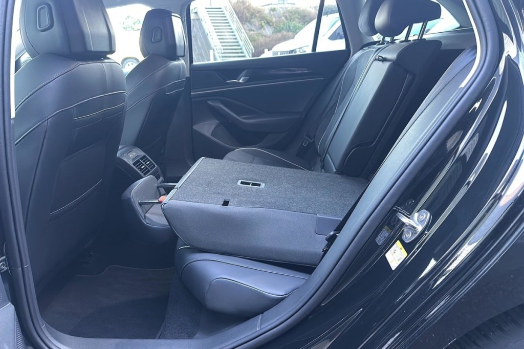 VOLKSWAGEN Passat 1.5 eTSI OPF 150 DSG7 Life Plus - ref: 1-374085 - Photo 10