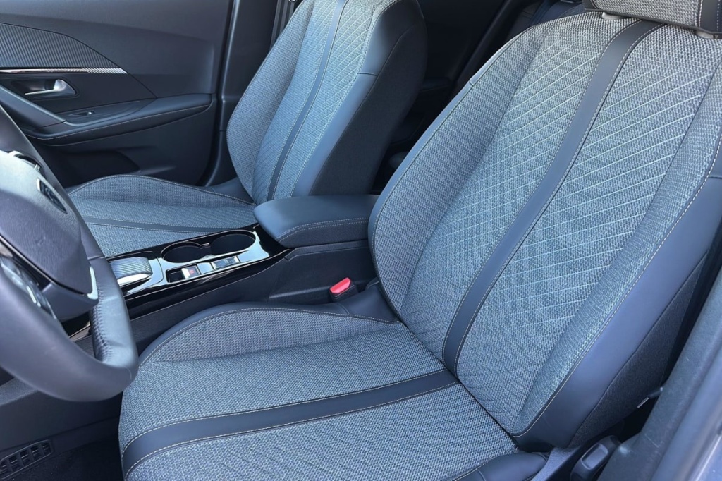 PEUGEOT 2008 50 kWh 136 ch Allure - ref: 1-374754 - Photo 9