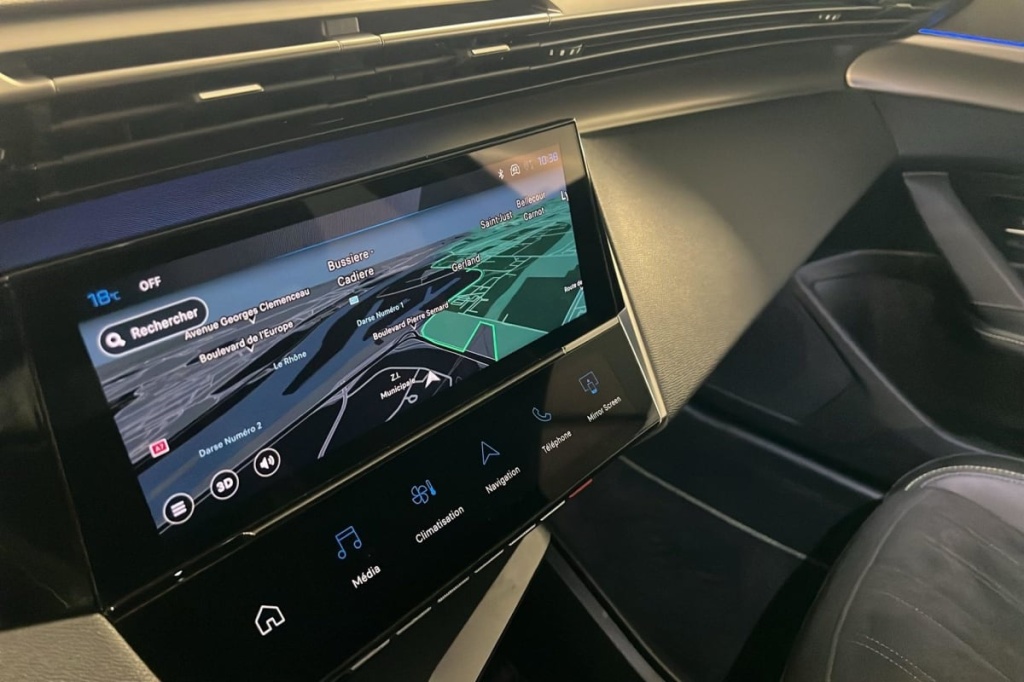 PEUGEOT 408 PHEV 180 e-EAT8 GT - ref: 1-374930 - Photo 17