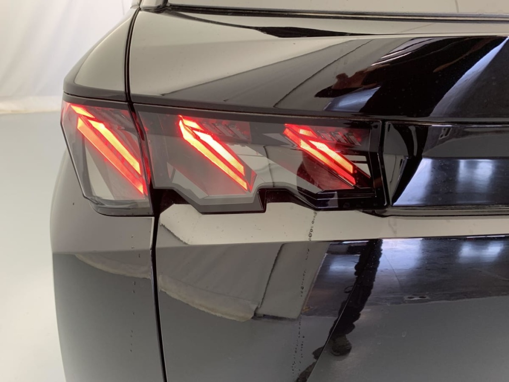 PEUGEOT 5008 Hybrid 145 e-DCS6 GT - ref: 1-375691 - Photo 12