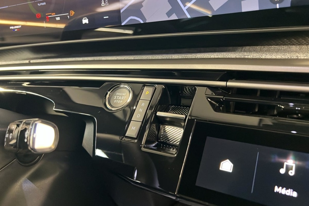 PEUGEOT 3008 Hybrid 145 e-DCS6 Allure - ref: 1-375792 - Photo 16