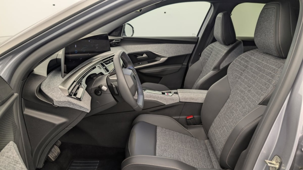 PEUGEOT 3008 Hybrid 145 e-DCS6 Allure - ref: 1-375801 - Photo 16