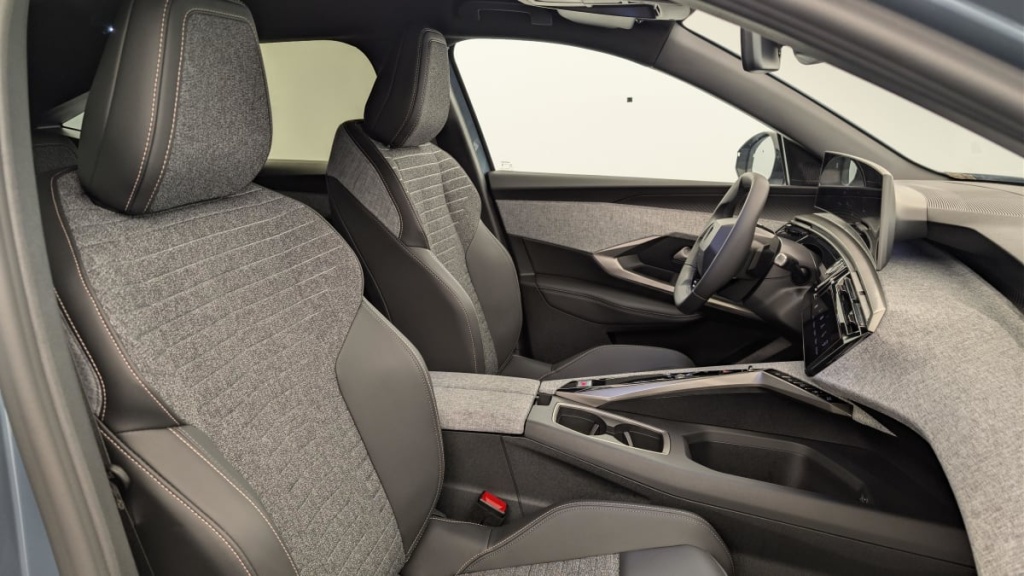 PEUGEOT 3008 Hybrid 145 e-DCS6 Allure - ref: 1-375813 - Photo 9