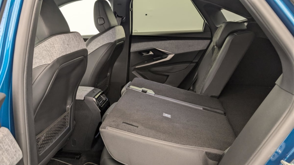 PEUGEOT 3008 Hybrid 145 e-DCS6 GT - ref: 1-375996 - Photo 12