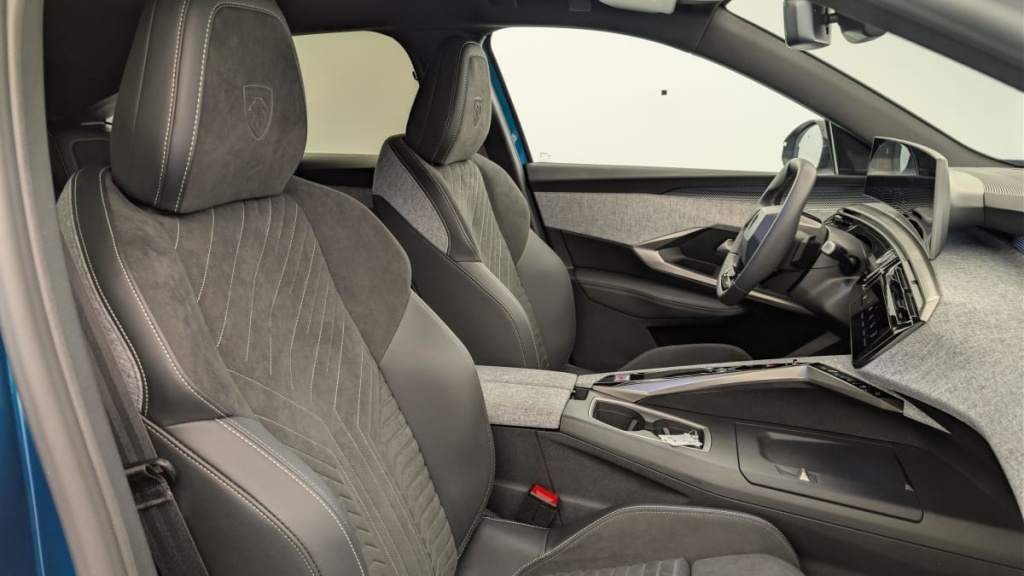 PEUGEOT 3008 Hybrid 145 e-DCS6 GT - ref: 1-375996 - Photo 9