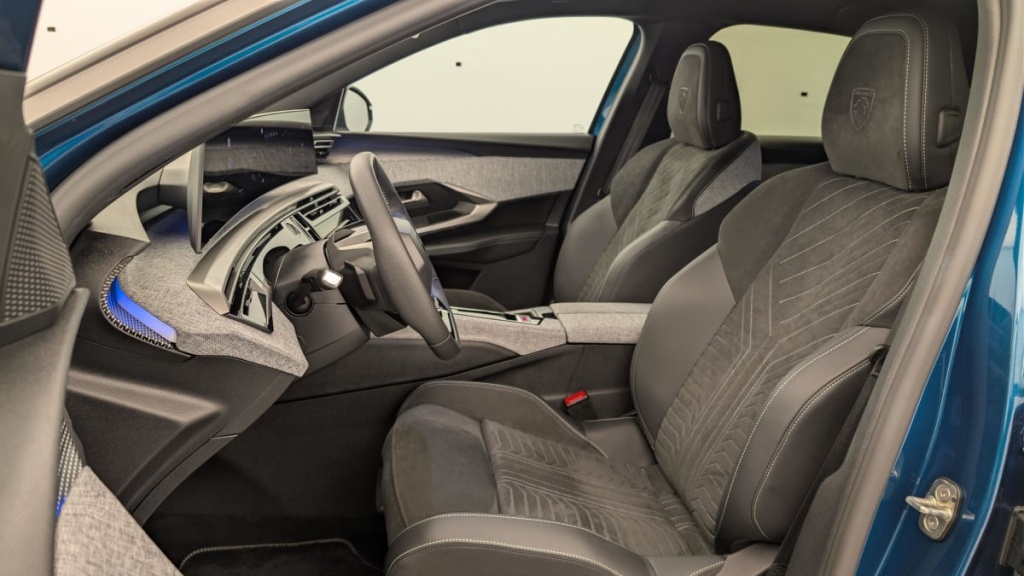 PEUGEOT 3008 Hybrid 145 e-DCS6 GT - ref: 1-375998 - Photo 16