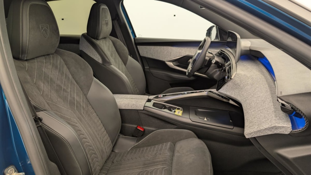 PEUGEOT 3008 Hybrid 145 e-DCS6 GT - ref: 1-375998 - Photo 9