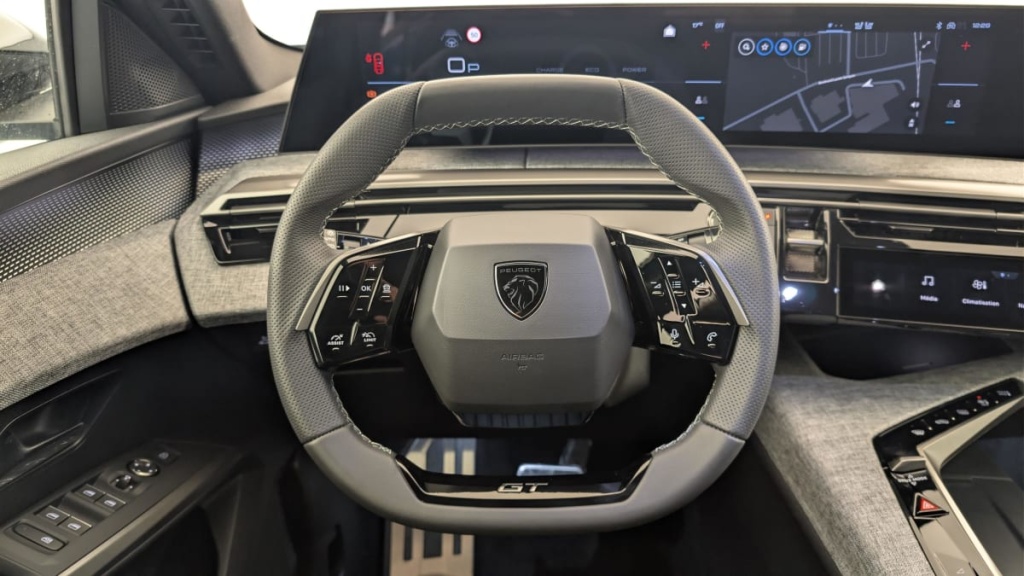 PEUGEOT 3008 Hybrid 145 e-DCS6 GT - ref: 1-376001 - Photo 14