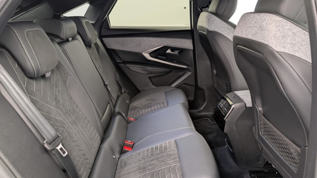 PEUGEOT 3008 Hybrid 145 e-DCS6 GT - ref: 1-376009 - Photo 10