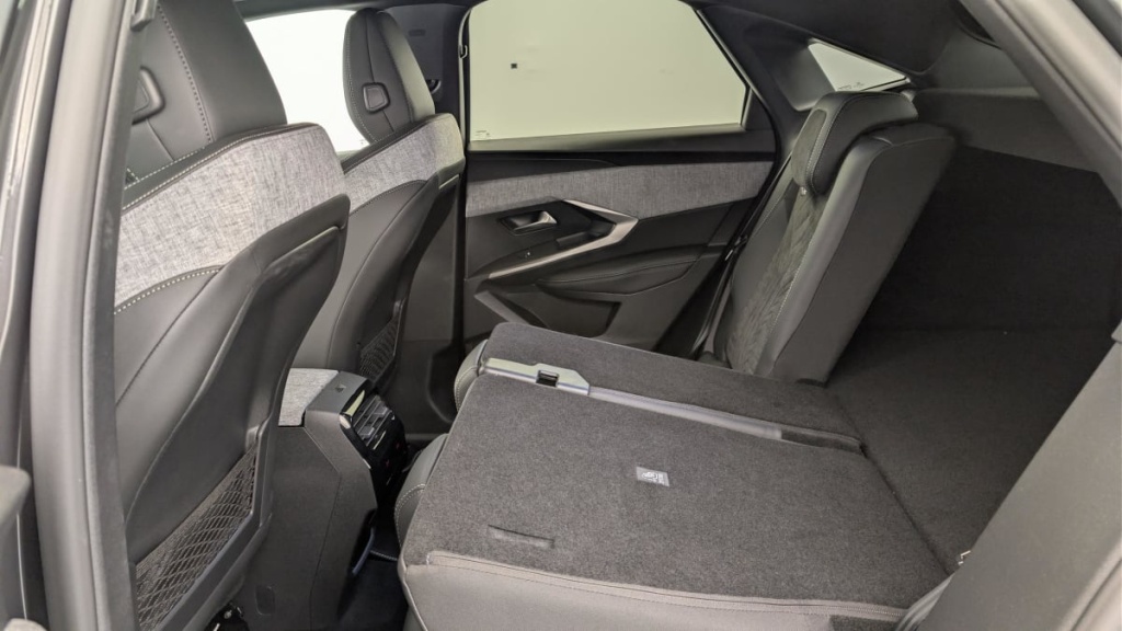 PEUGEOT 3008 Hybrid 145 e-DCS6 GT - ref: 1-376010 - Photo 12