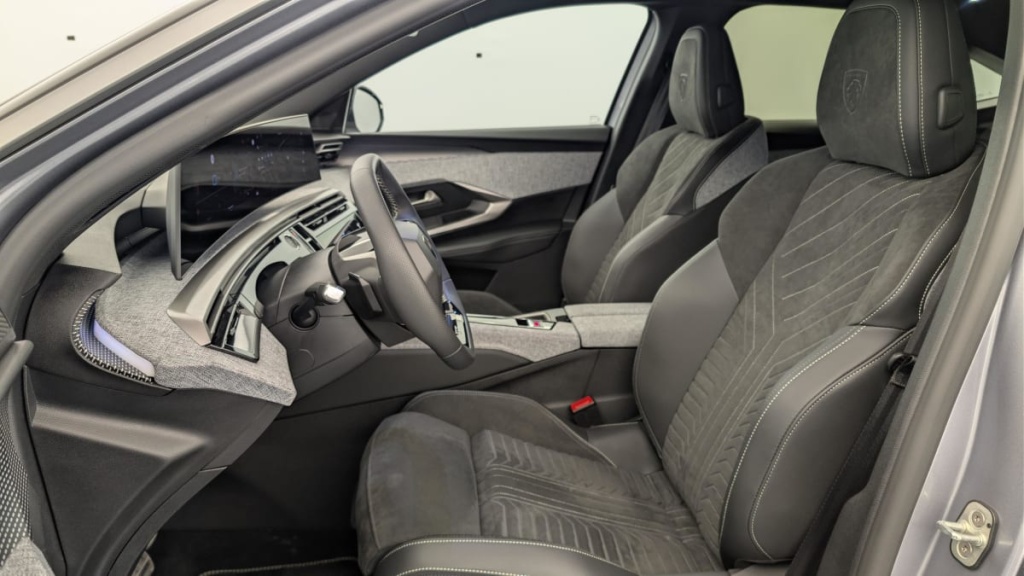 PEUGEOT 3008 Hybrid 145 e-DCS6 GT - ref: 1-376011 - Photo 16