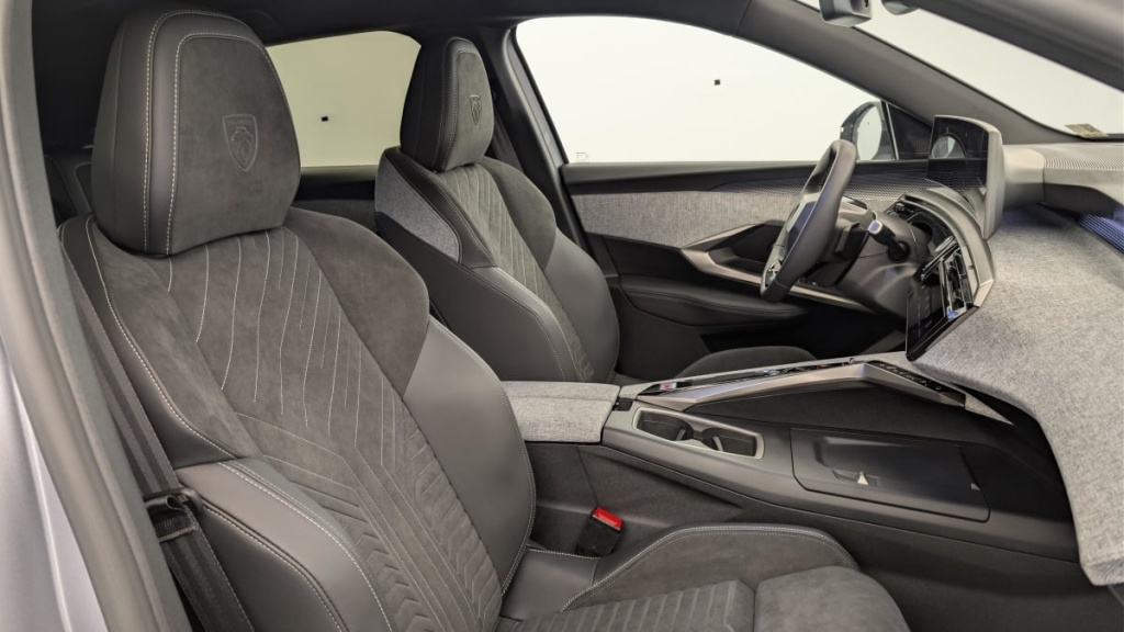 PEUGEOT 3008 Hybrid 145 e-DCS6 GT - ref: 1-376011 - Photo 9