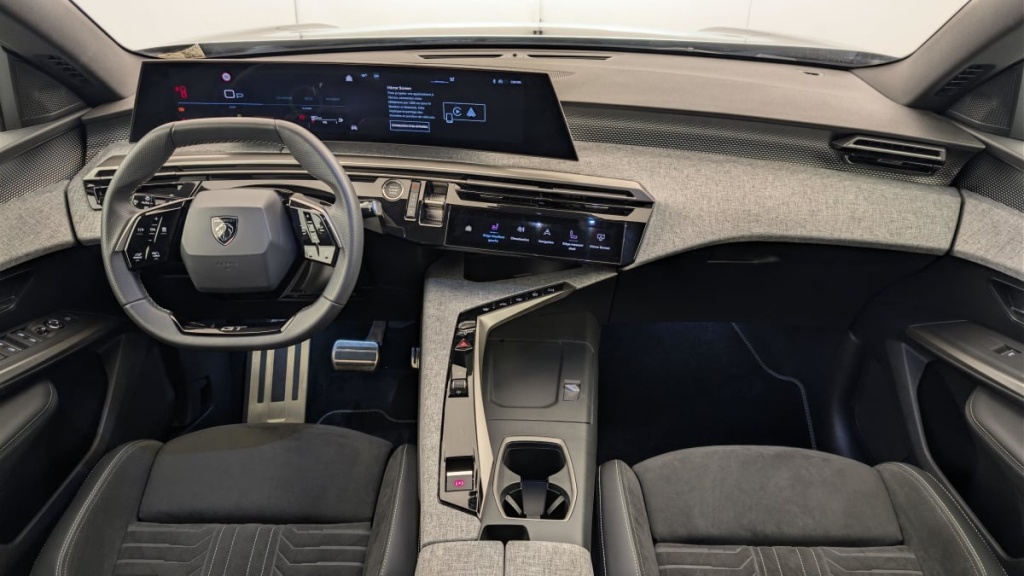 PEUGEOT 3008 Hybrid 145 e-DCS6 GT - ref: 1-376017 - Photo 13