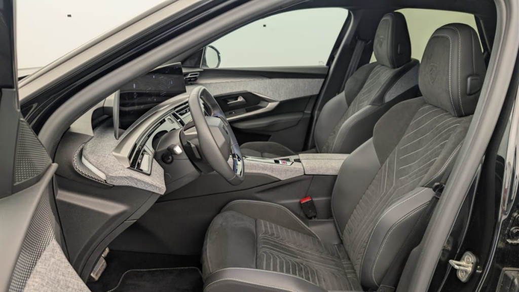 PEUGEOT 3008 Hybrid 145 e-DCS6 GT - ref: 1-376017 - Photo 16