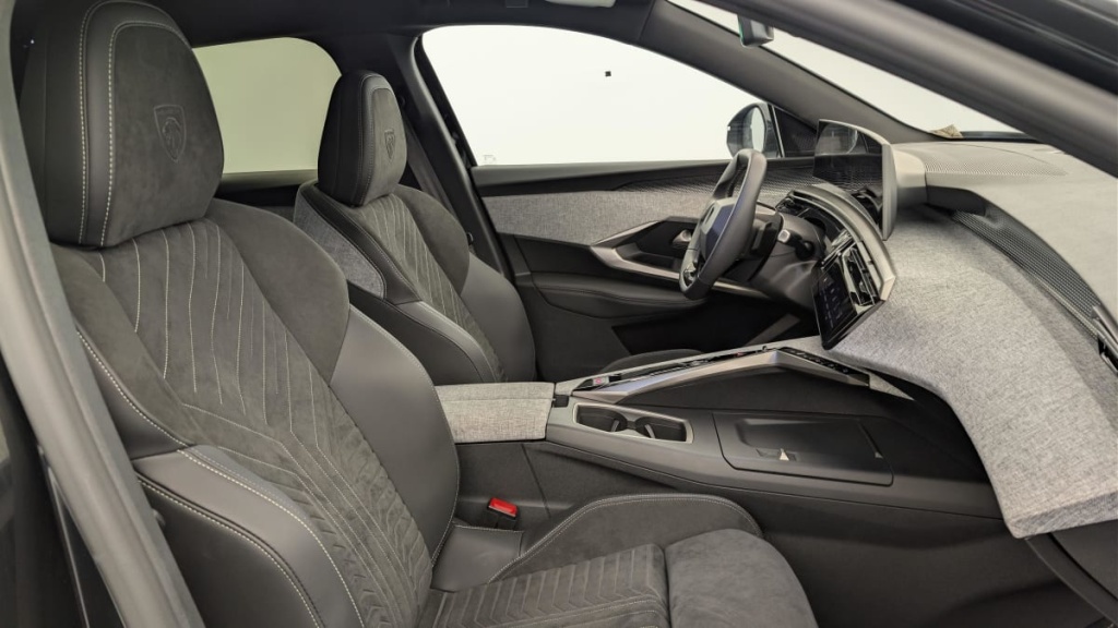 PEUGEOT 3008 Hybrid 145 e-DCS6 GT - ref: 1-376017 - Photo 9