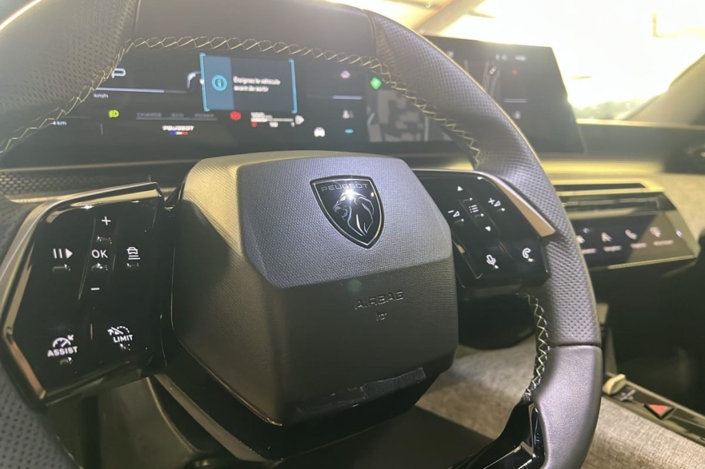 PEUGEOT 3008 Hybrid 145 e-DCS6 GT - ref: 1-376018 - Photo 15