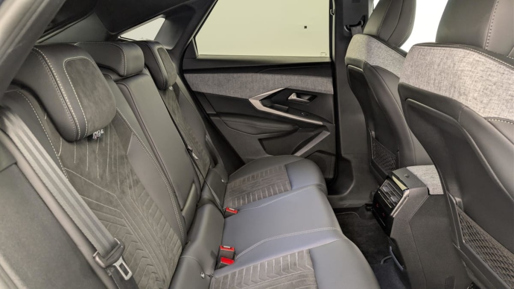 PEUGEOT 3008 Hybrid 145 e-DCS6 GT - ref: 1-376027 - Photo 10