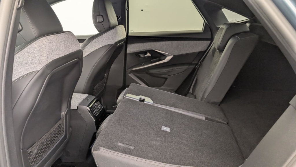 PEUGEOT 3008 Hybrid 145 e-DCS6 GT - ref: 1-376027 - Photo 12