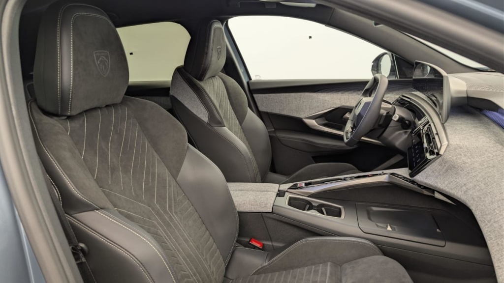 PEUGEOT 3008 Hybrid 145 e-DCS6 GT - ref: 1-376027 - Photo 9