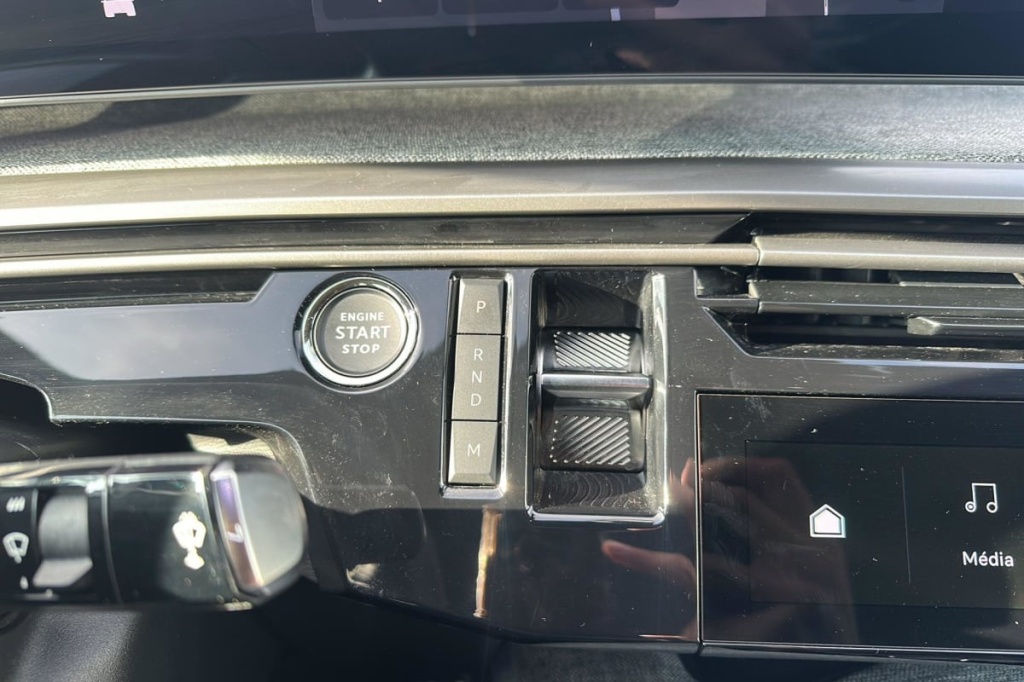 PEUGEOT 3008 Hybrid 145 e-DCS6 GT - ref: 1-376028 - Photo 16