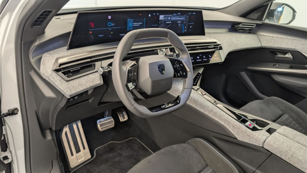 PEUGEOT 3008 Hybrid 145 e-DCS6 GT - ref: 1-376029 - Photo 15