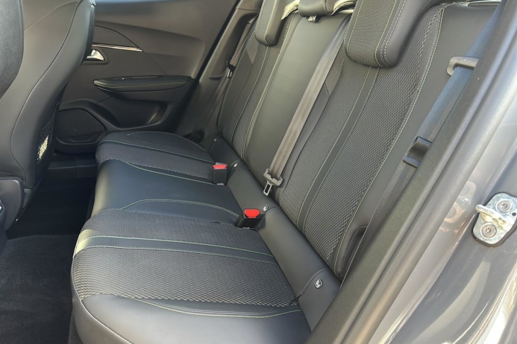 PEUGEOT 2008 50 kWh 136 ch GT - ref: 1-376034 - Photo 10