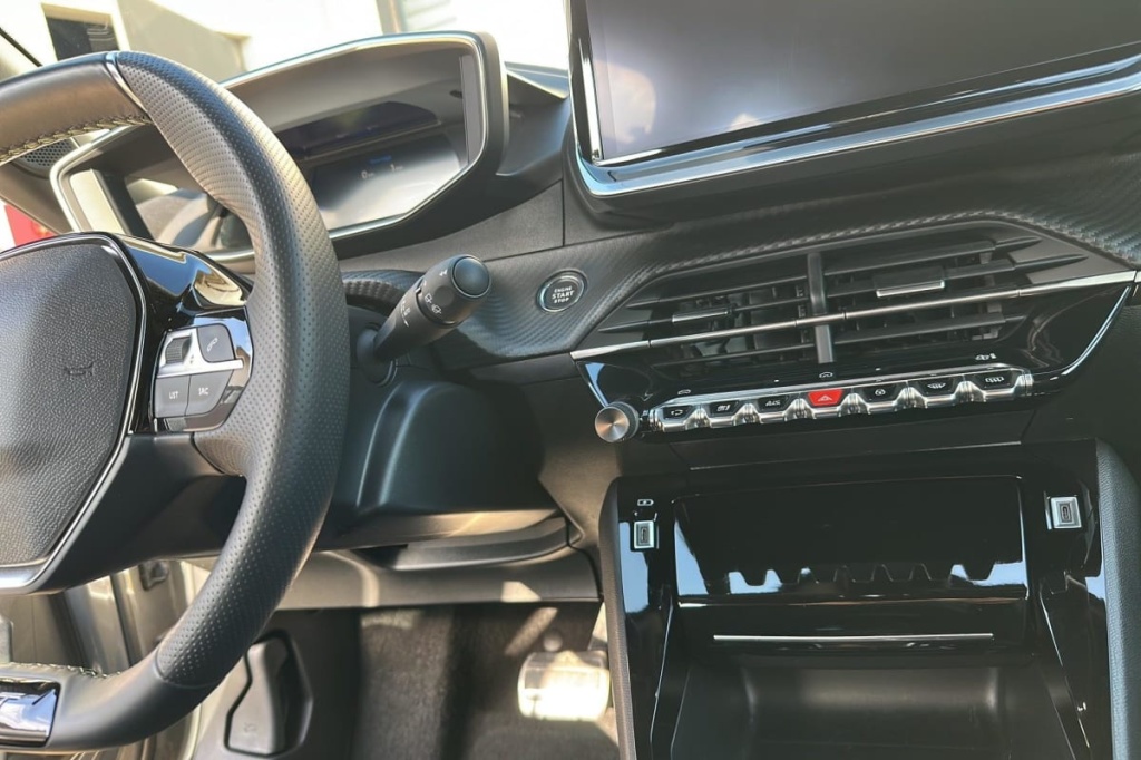 PEUGEOT 2008 50 kWh 136 ch GT - ref: 1-376034 - Photo 15