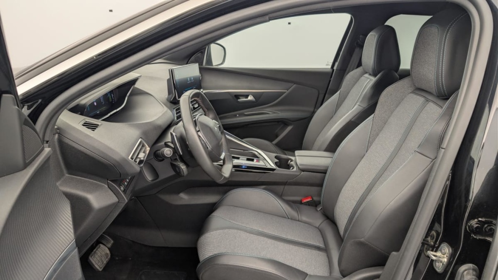 PEUGEOT 3008 Hybrid 180 e-EAT8 Allure Pack - ref: 1-376170 - Photo 16