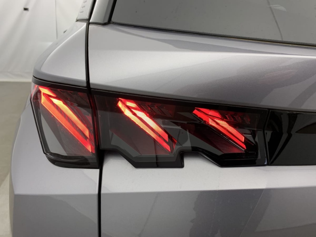 PEUGEOT 5008 Hybrid 145 e-DCS6 GT - ref: 1-376593 - Photo 12