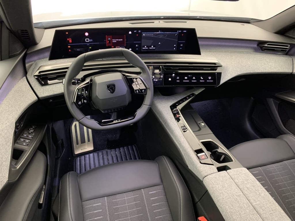 PEUGEOT 5008 Hybrid 145 e-DCS6 GT - ref: 1-376593 - Photo 16