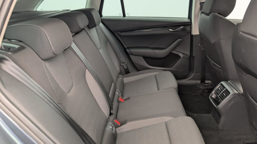 SKODA Octavia Combi 2.0 TDI 116 ch Ambition - ref: 1-377841 - Photo 10