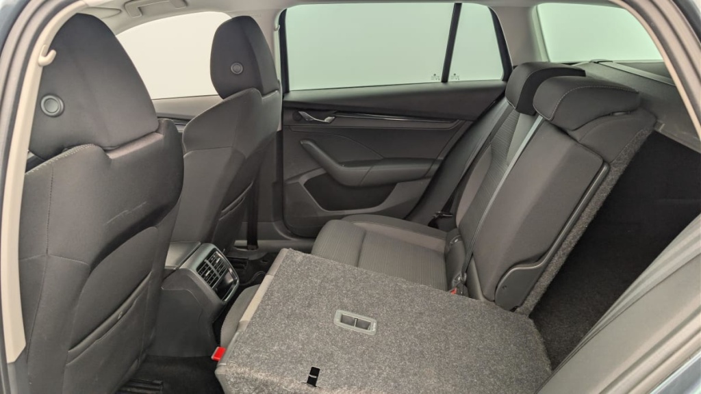 SKODA Octavia Combi 2.0 TDI 116 ch Ambition - ref: 1-377841 - Photo 12