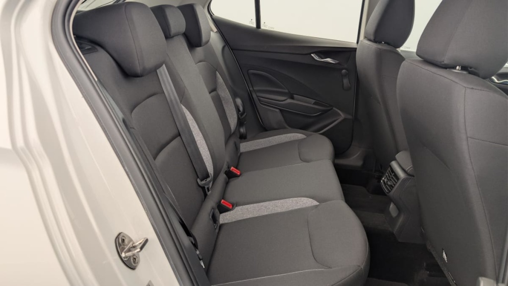 SKODA Fabia 1.0 MPI 65 ch BVM5 Active - ref: 1-377895 - Photo 10