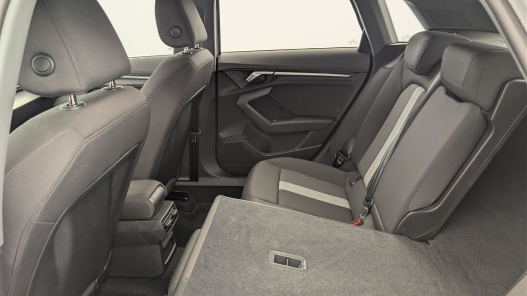 AUDI A3 Sportback 35 TDI 150 S tronic 7 Design - ref: 1-377990 - Photo 4