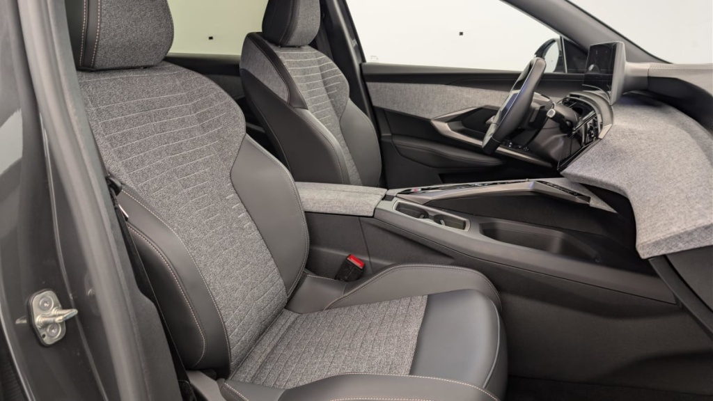 PEUGEOT 3008 Hybrid 145 e-DCS6 Allure - ref: 1-378262 - Photo 9