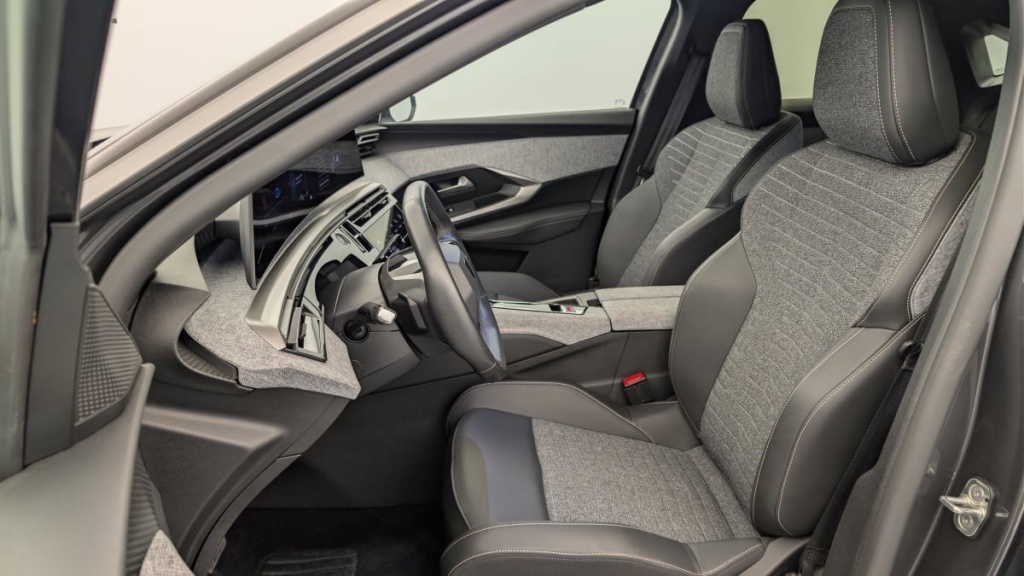 PEUGEOT 3008 Hybrid 145 e-DCS6 Allure - ref: 1-378263 - Photo 16