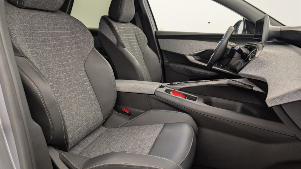 PEUGEOT 3008 Hybrid 145 e-DCS6 Allure - ref: 1-378279 - Photo 9