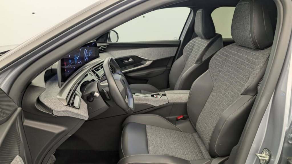 PEUGEOT 3008 Hybrid 145 e-DCS6 Allure - ref: 1-378280 - Photo 16