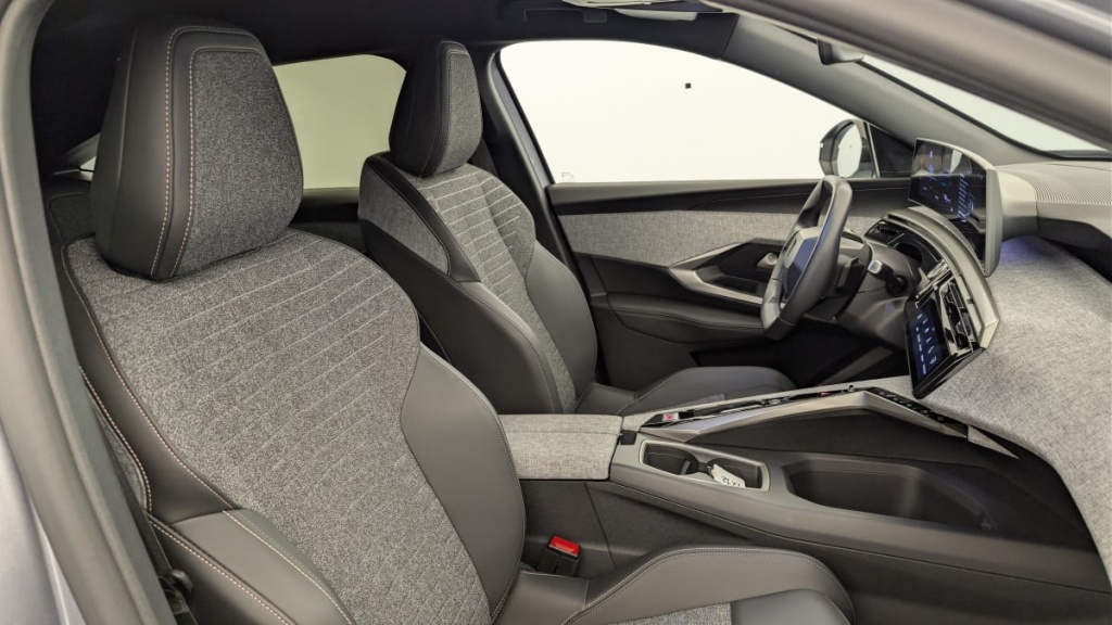 PEUGEOT 3008 Hybrid 145 e-DCS6 Allure - ref: 1-378280 - Photo 9