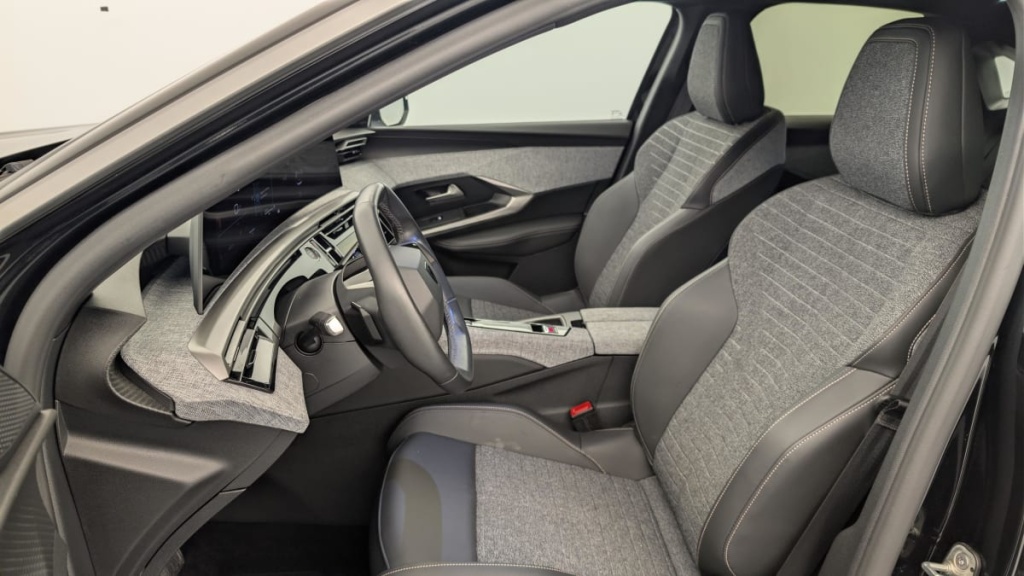 PEUGEOT 3008 Hybrid 145 e-DCS6 Allure - ref: 1-378290 - Photo 16