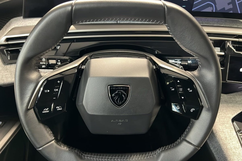 PEUGEOT 3008 Hybrid 145 e-DCS6 Allure - ref: 1-378300 - Photo 14