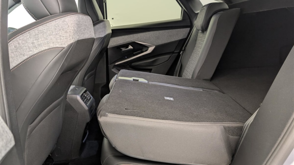 PEUGEOT 3008 Hybrid 145 e-DCS6 Allure - ref: 1-378310 - Photo 12