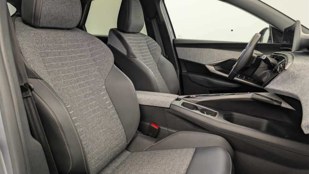 PEUGEOT 3008 Hybrid 145 e-DCS6 Allure - ref: 1-378310 - Photo 9