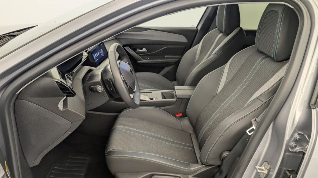 PEUGEOT 308 Hybrid 145 e-DCS6 Allure - ref: 1-378336 - Photo 16