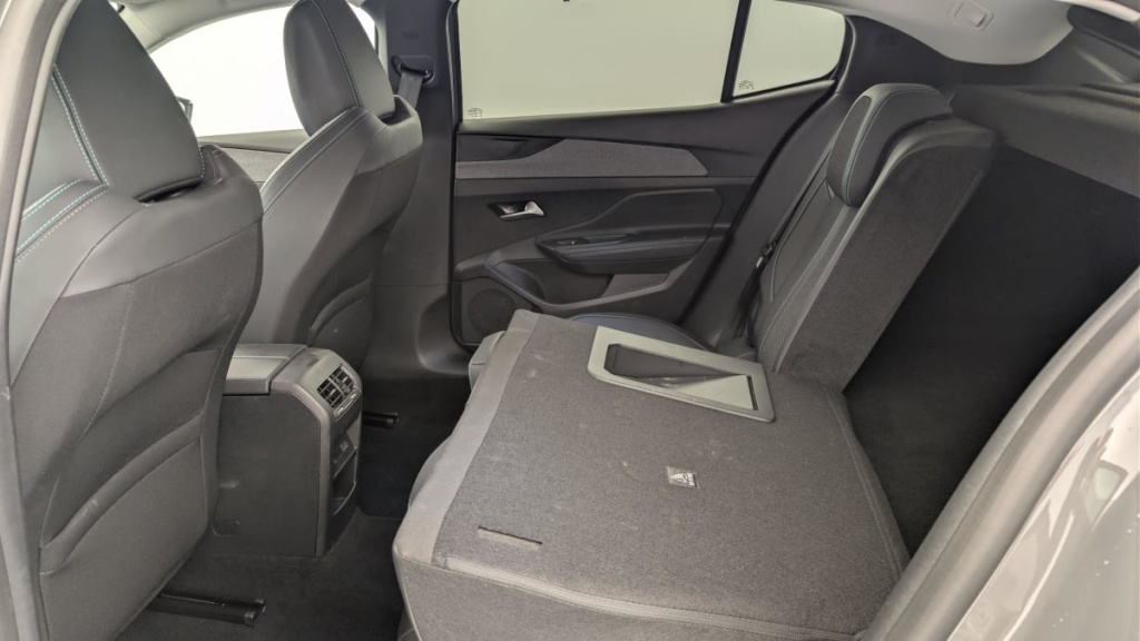 PEUGEOT 408 Hybrid 136 e-DCS6 Allure - ref: 1-378464 - Photo 12